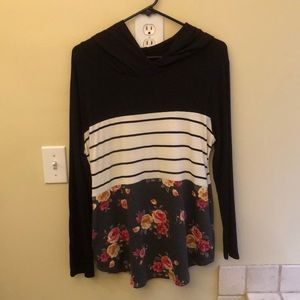 Women’s long sleeved hooded top